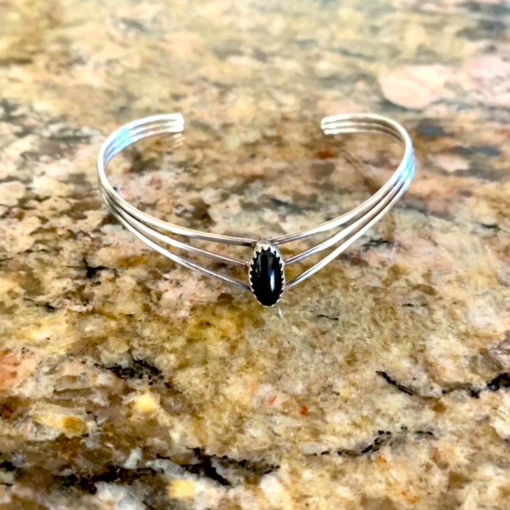 Vintage Native American Sterling Silver Onyx Bracelet black Indian cuff